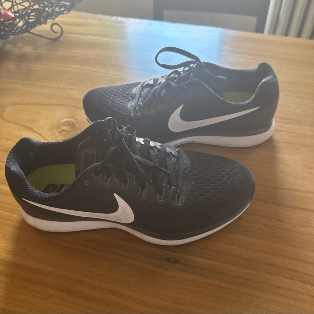 Nike Air Zoom Pegasus 34 Women’s Black and White Athletic Running Shoes, Size 9